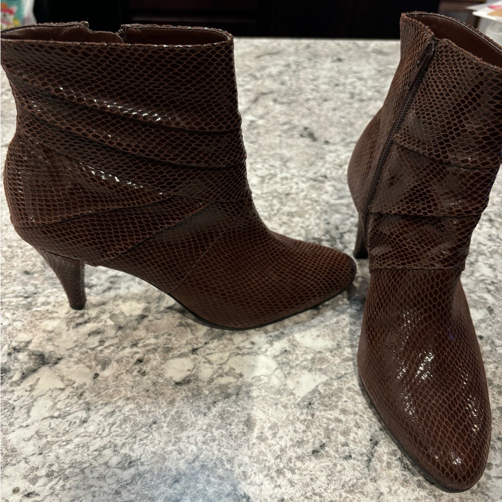 Antonio Melani Italian Leather Side Zip Heeled Booties Brown Size 8.5